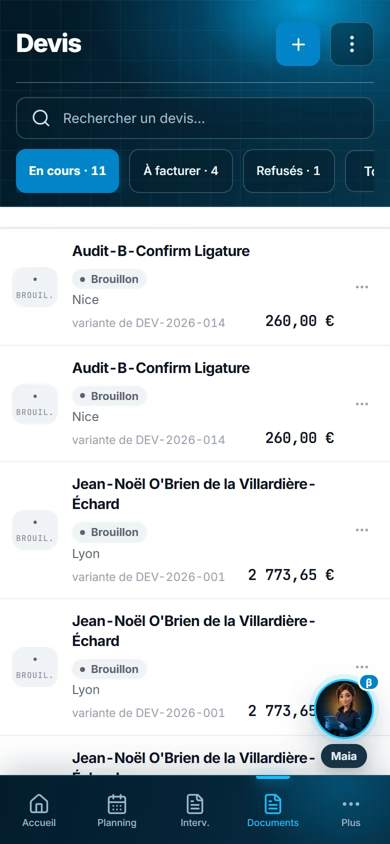 Le même écran Devis sur téléphone : la liste des devis, lisible d'une main.